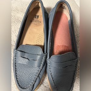Blue leather white mountain loafers, Size 5. It’s missing right inside sole.